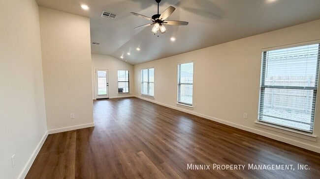 Photo - 2151 Langford Ave