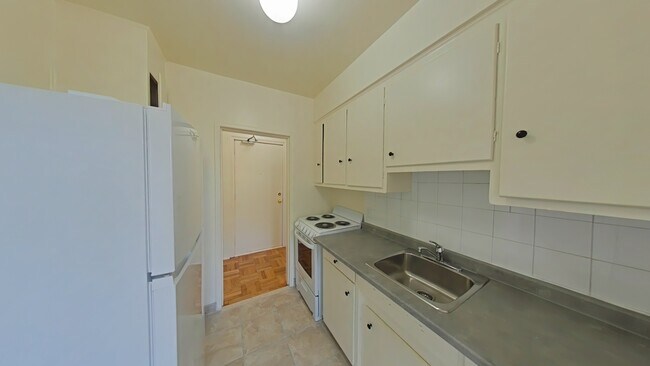 Photo - Traymore Apartments