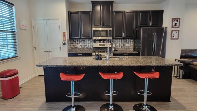 Photo - 45 Nicholas Dr W