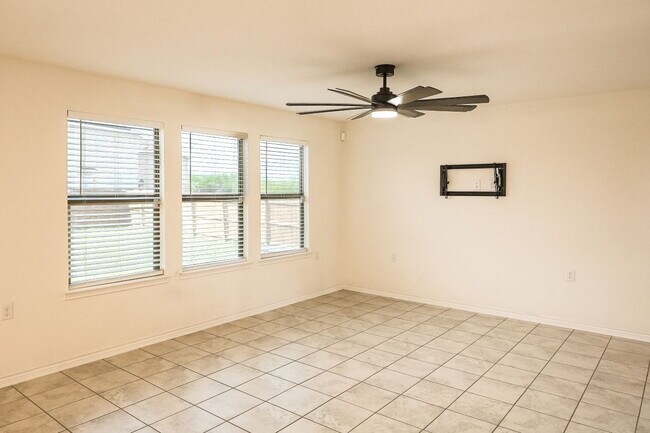 Photo - 5527 Castle Brook Dr