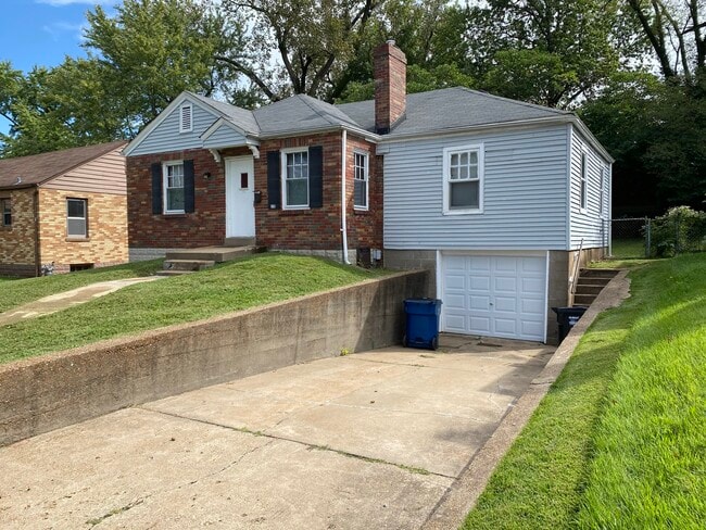 Building Photo - 226 Henquin Dr