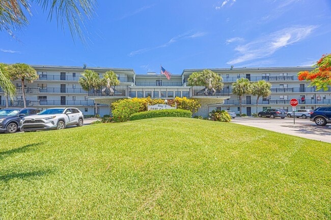 Building Photo - 9440 SW 8th St Unit 417