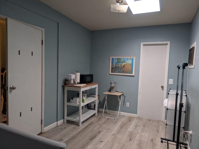 Photo - 481 Rutland Ave