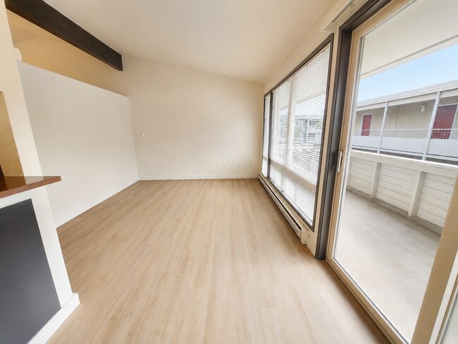 Photo - Bright 1 Bed / 1 Bath Apartment for Rent in North Seattle Private Balcony, Near Green Lake & Nort... Unidad 16