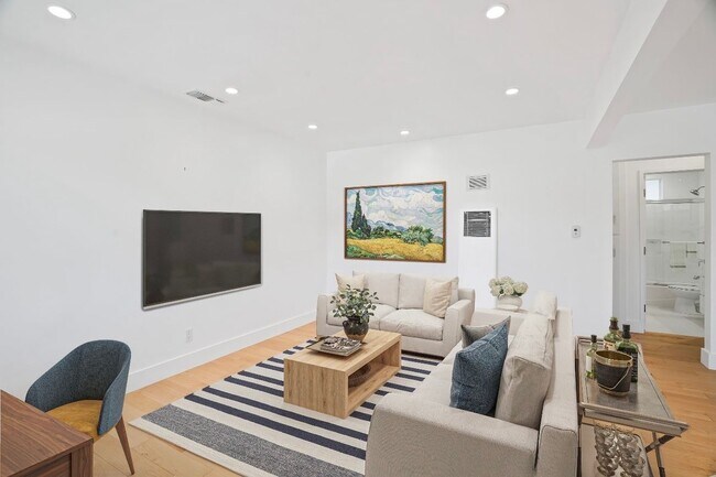Building Photo - 119 Paloma Ave Unit G