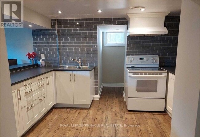 Photo - 2587 Burslem Rd