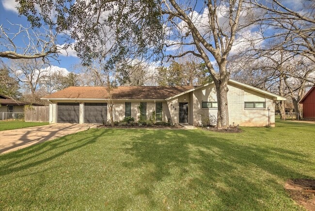 Building Photo - 416 Southern Oaks Dr