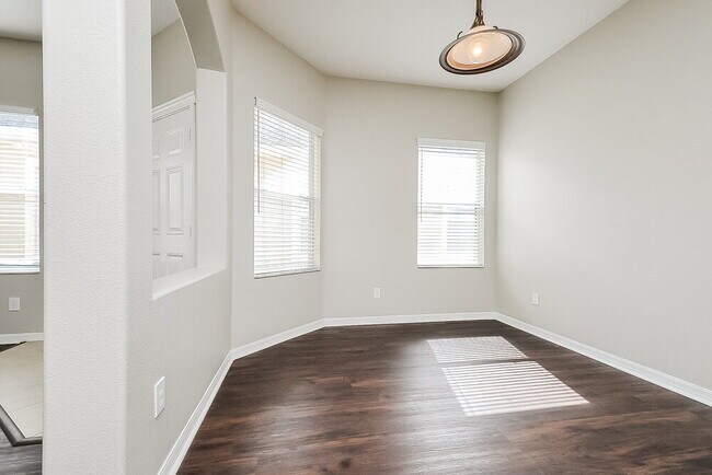 Photo - 6816 Surrey Oak Dr