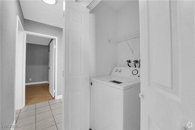 Building Photo - 4464 Vía San Marco Rental
