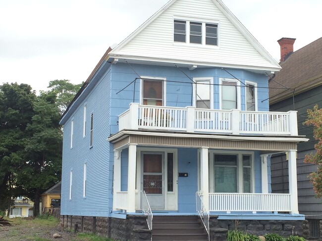 Building Photo - 377 Herman St Unit upper