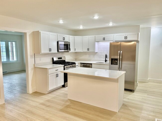 Photo - 404 S Hickory Dr