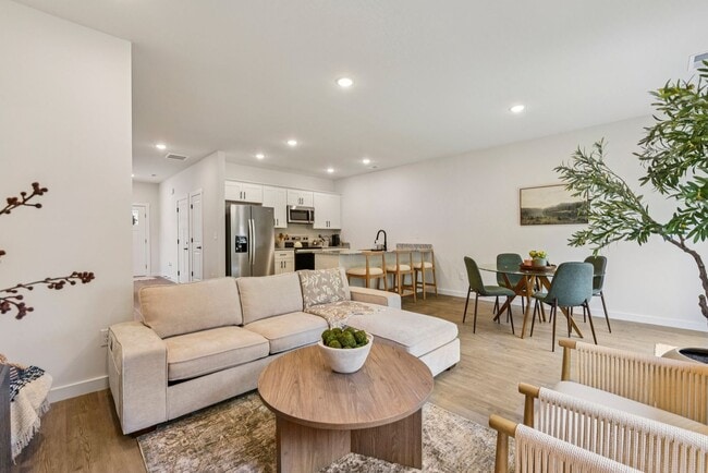 Photo - 1001 7th St Blvd SE