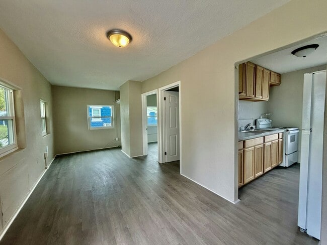 Photo - 8 E Main St