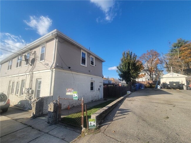 Building Photo - 168 Farmington Ave