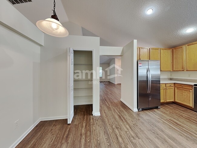 Photo - 1040 Moosehead Dr