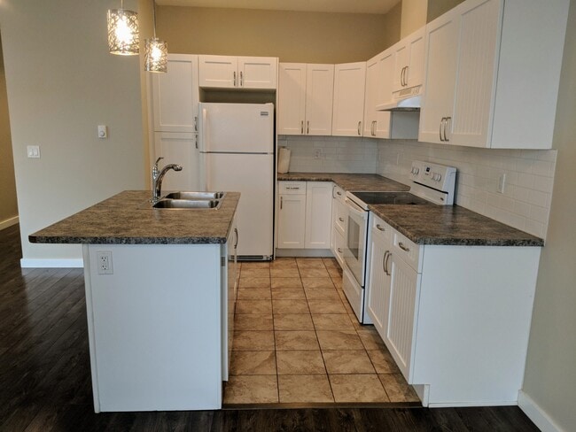 1608-1688 88 Ave