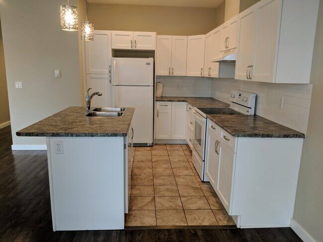 Photo - 1608-1688 88 Ave