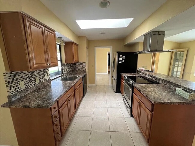 Photo - 7044 Denmark St