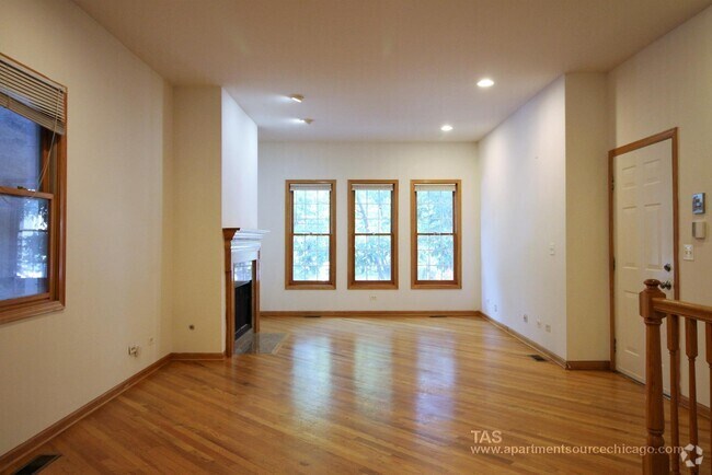 Building Photo - 1321 W Belmont Ave Unit 1 Rental