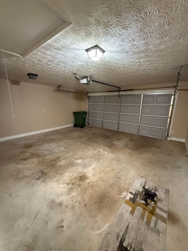 Photo - **3 Bed 2 Bath with 2 car garage in Deer Creek** Call our self showing number to schedule a tour ...
