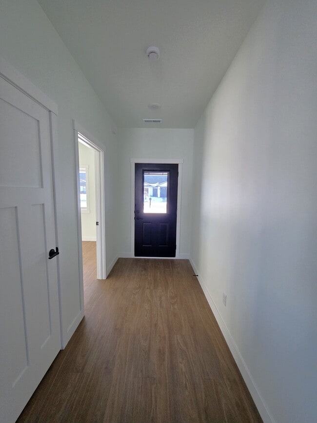 Photo - 1227 Wisteria Ln