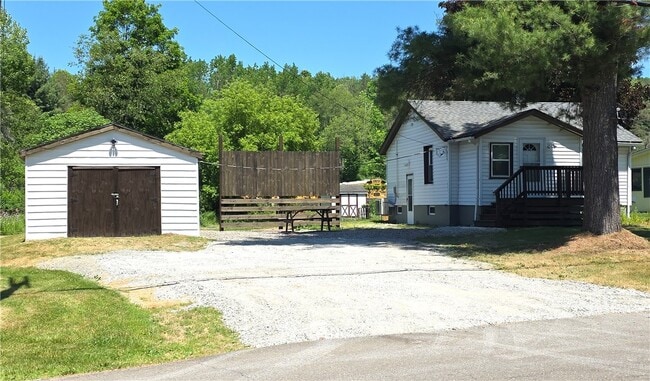 Photo - 1945 Bradley Creek Rd
