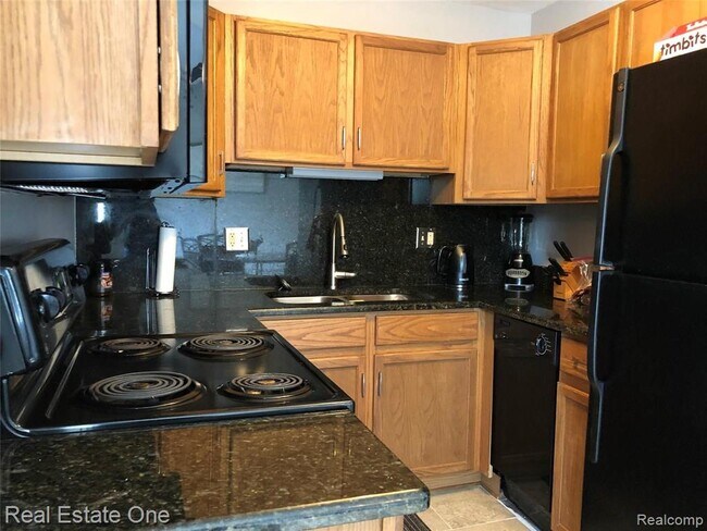 Photo - 2420 Parmenter Blvd Unidad 210