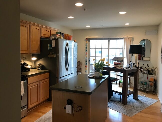 Kitchen - 1407 Ashford Ct Unit 1407 Ashford Ct