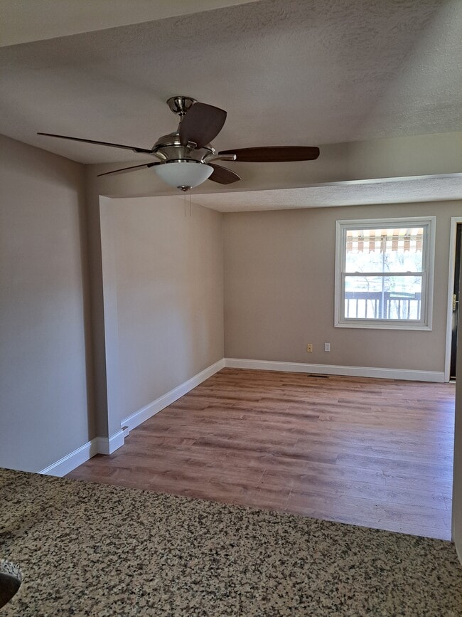 Photo - 284 Scott Ln