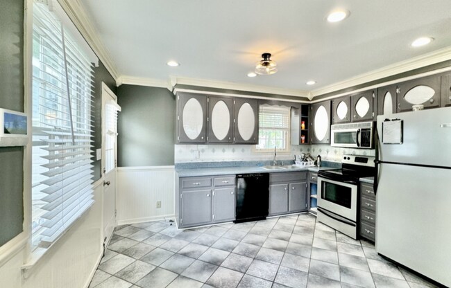 Beautiful 2-bedroom,1-bath home conveniently located near shopping, dining, schools, and Fort Cam...