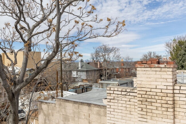 Vista hacia el norte - 1427 Clayton St Unidad The Treehouse