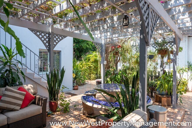 Photo - Charming Golden Hill 1-Bedroom, Available Now! Unidad #2