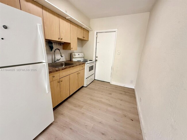 Photo - 715 SW 10th St Unit 1