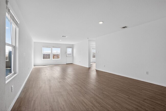 Photo - Modern 4-Bedroom Home in Crescent Hills – Open Concept & Private Yard