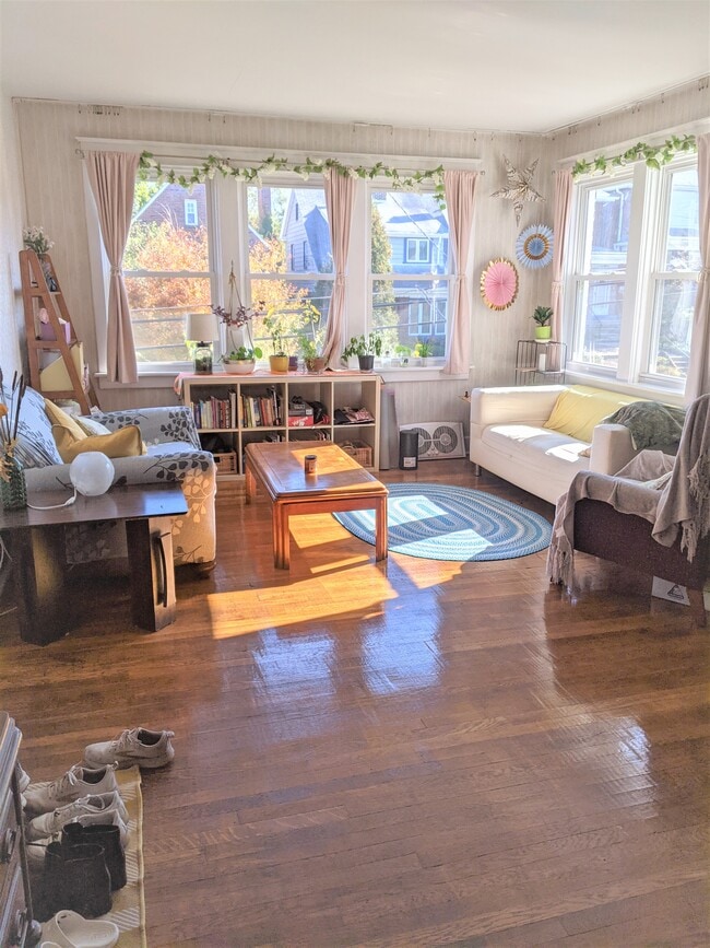 Building Photo - 624 Hastings St