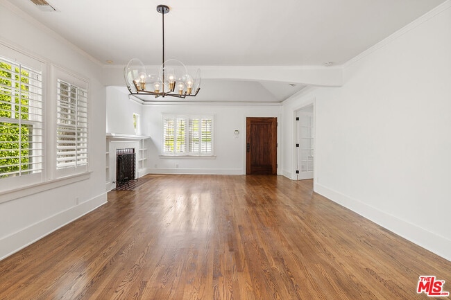 Photo - 521 Westbourne Dr