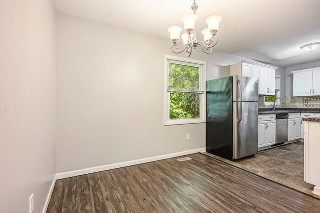Photo - 1550- Chic 3BR Ranch in Parchment - Sleek,...