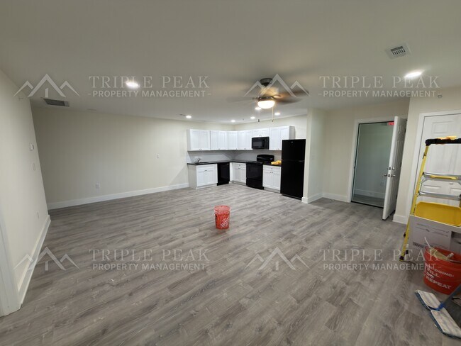 Photo - 317 E Broad St Unit 3