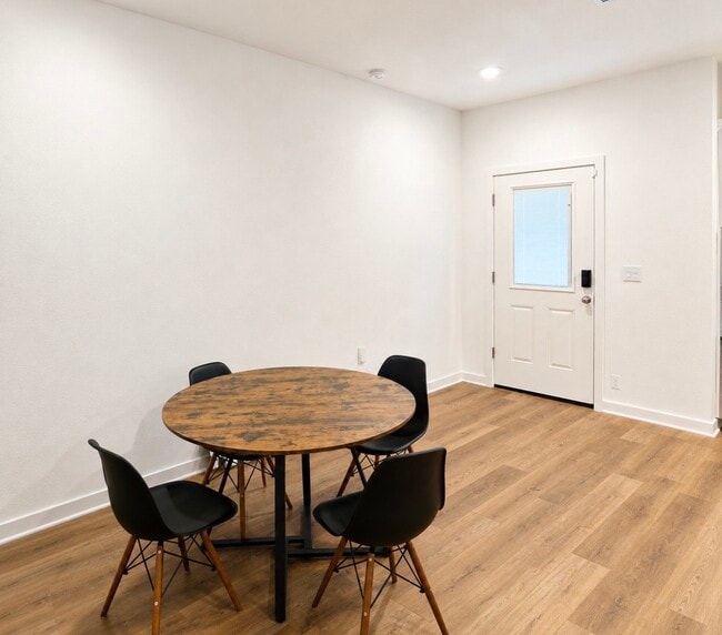 Building Photo - 497 Orleanian Dr Unit B