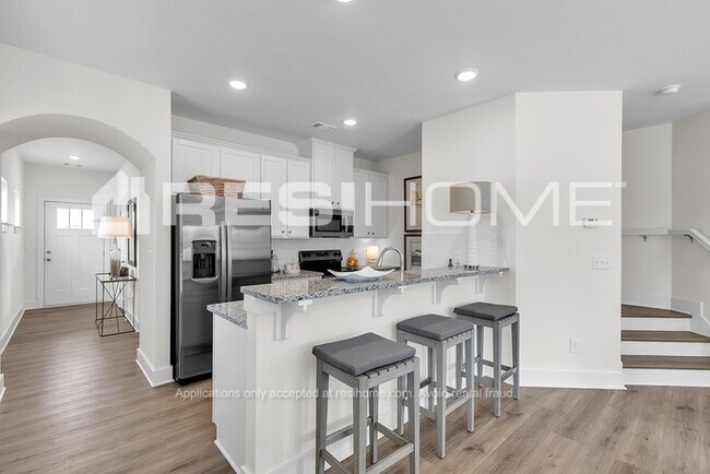 Photo - 71 Southport Cir