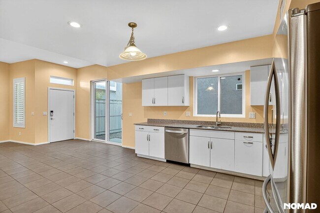 Photo - 841 E Park Modern Dr