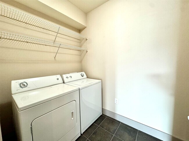 Building Photo - 3660 Richmond Ave. Unit 167