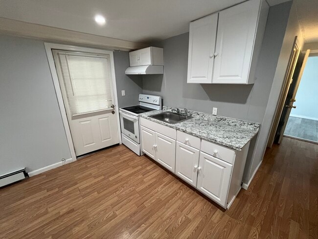 Building Photo - 23 Deville Dr Unit first floor Rental