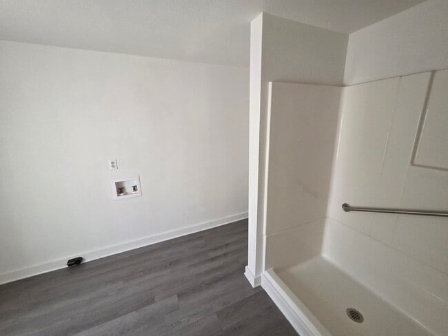 Photo - 1404 Cumberland Ave W