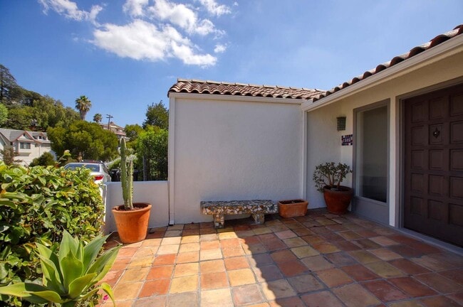 1505 Stanford Dr