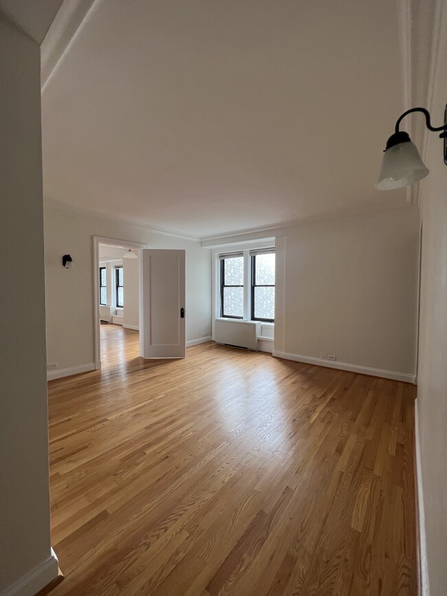 Building Photo - 15 E Kirby St Unit 326