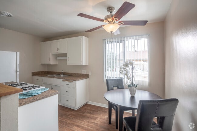 2 BR, 1 BA - 800 SF