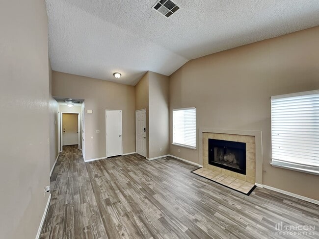 Photo - 733 Reagan Dr