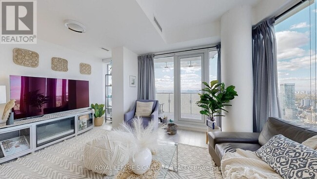 Photo - 197 Yonge St Unit 5811