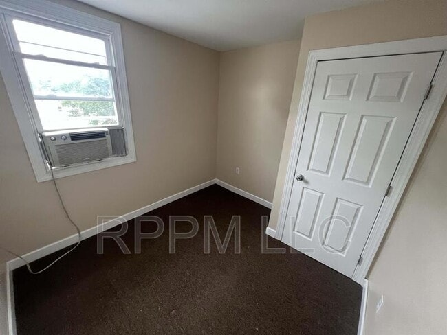 Photo - 562 Summer St